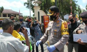 Kapolres-bagi-masker