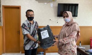 Cara Kita Dan Radar Cirebon Salurkan Masker