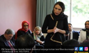 pm-selandia-baru-jacinda-ardern-menemui-keluarga-korban-teror-atas-dua-masjid-di-christchurch-foto-reuters