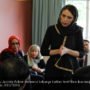 pm-selandia-baru-jacinda-ardern-menemui-keluarga-korban-teror-atas-dua-masjid-di-christchurch-foto-reuters