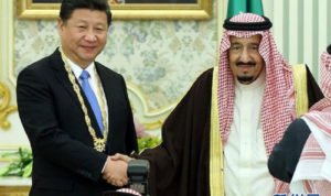 presiden-tiongkok-xi-jinping-kiri-berjabat-tangan-dengan-raja-arab-saudi-salman-bin-abdul-aziz-dalam-satu-pertemuan-foto-antaraho-fmprcmii-71