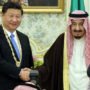 presiden-tiongkok-xi-jinping-kiri-berjabat-tangan-dengan-raja-arab-saudi-salman-bin-abdul-aziz-dalam-satu-pertemuan-foto-antaraho-fmprcmii-71