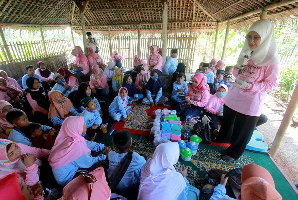 Cawabup Ratnawati Ajak Anak Yatim Jalan-jalan