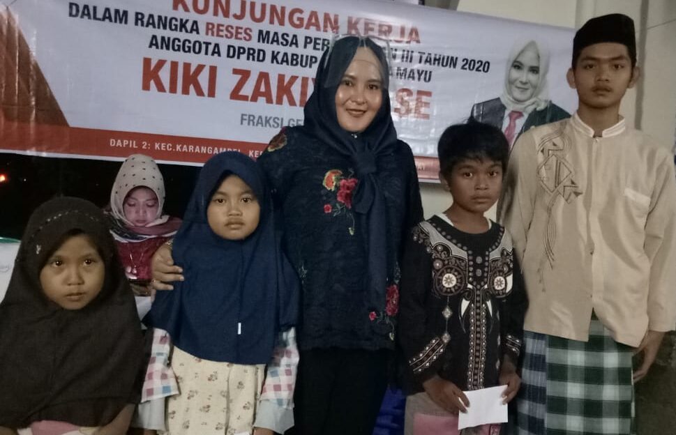 Kiki Zakiyah Santuni Yatim Piatu dan Bagi Masker