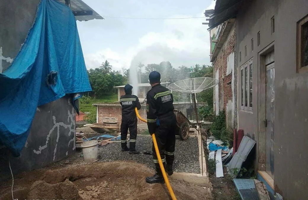 Satu Warga Positif Covid-19, Winduherang Disemprot Disinfektan