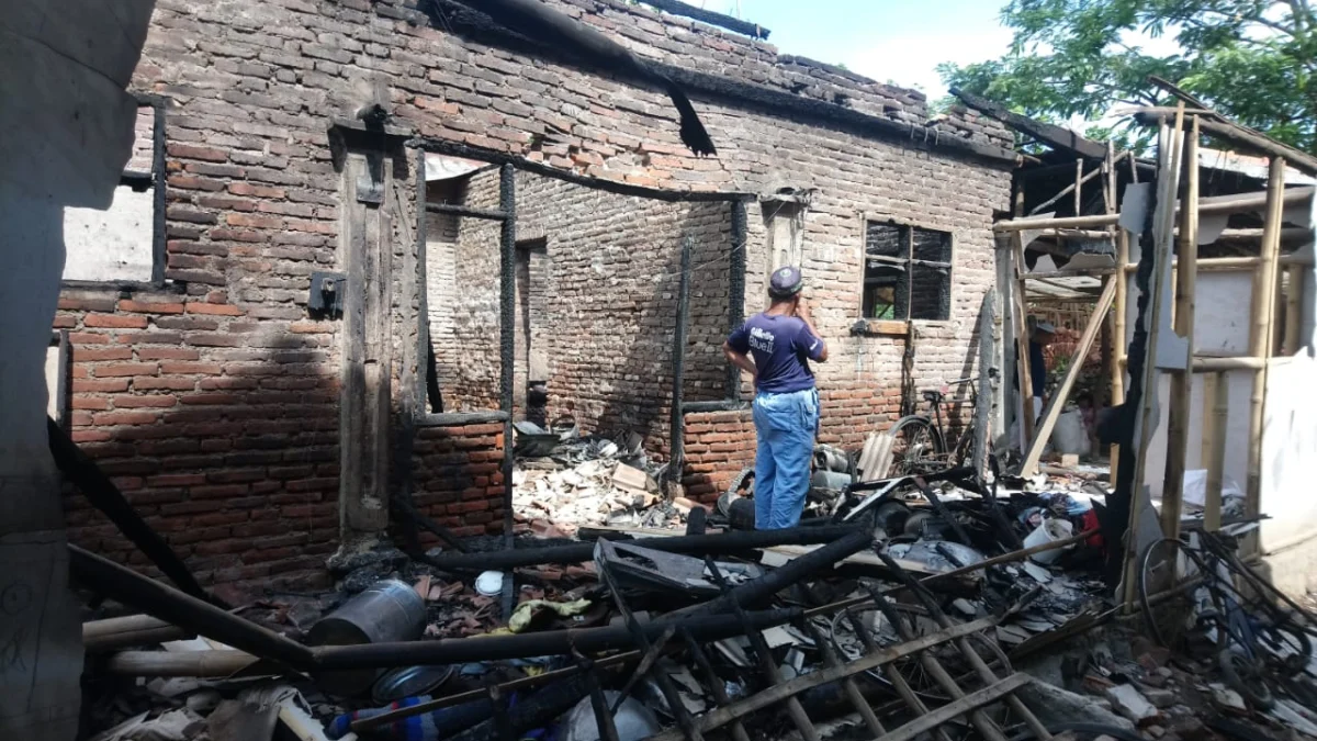 Rumah Penjual Bakso Ayam Ludes