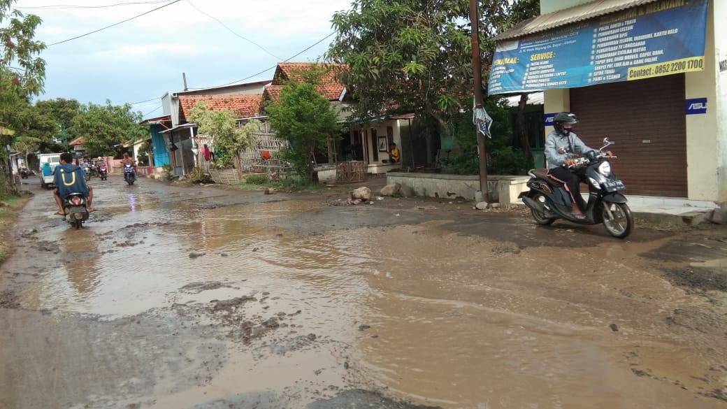 Rusak Berat, Muncul Banyak Kubangan Rusak Berat, Muncul Banyak Kubangan