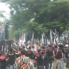 Ribuan Massa Luruk Kantor Bupati
