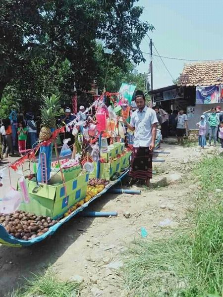 Warga Gotong Royong Peringati Maulid Nabi Warga Gotong Royong Peringati Maulid Nabi