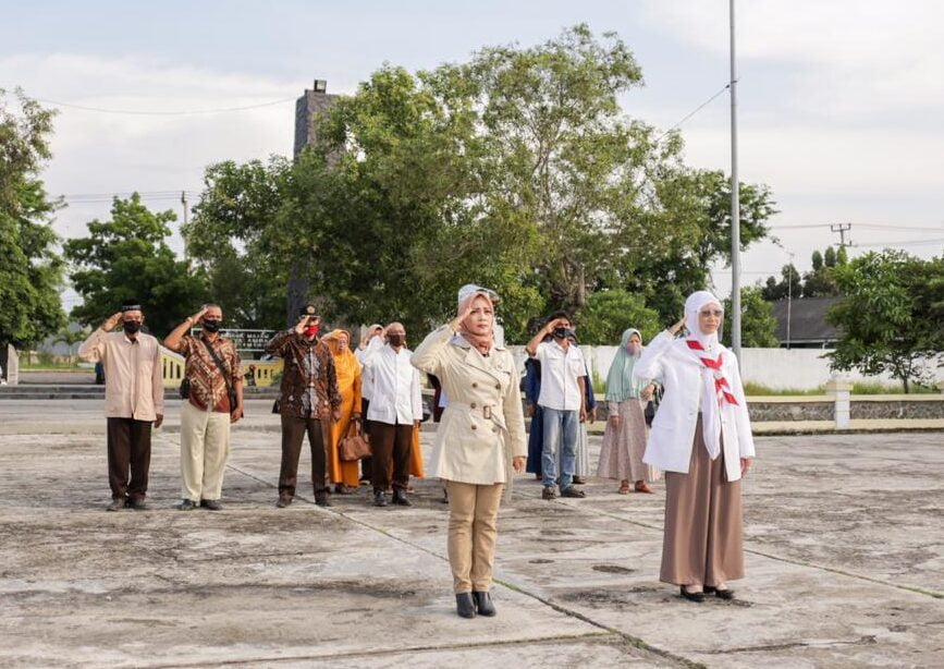 Sholawat Ziarah ke Makam Pahlawan