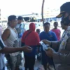 Kasus Covid-19 Meledak, Polres Bagikan Masker