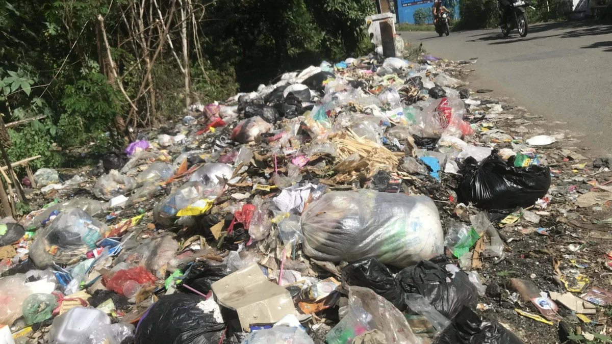Pemdes Pasrah soal Sampah Pemdes Pasrah soal Sampah