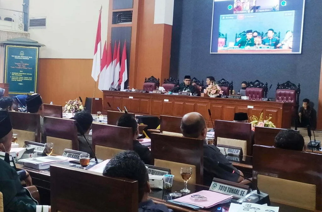 Fraksi Gerindra Protes Nuzul Duduk di Posisi Pimpinan paripurna-tegang
