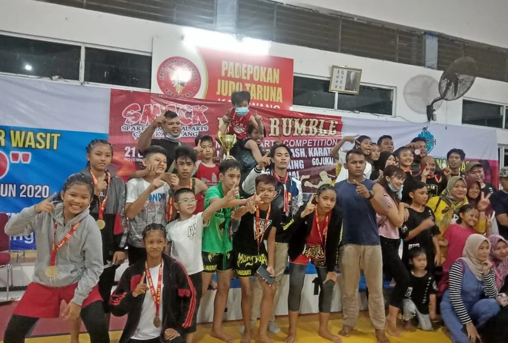 Muaythai Raih Tujuh Emas di Karawang Muaythai Raih Tujuh Emas di Karawang