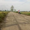 Jalan Poros Dua Desa Hancur