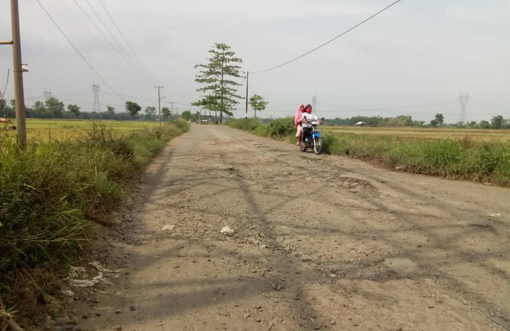 Jalan Poros Dua Desa Hancur Jalan Poros Dua Desa Hancur