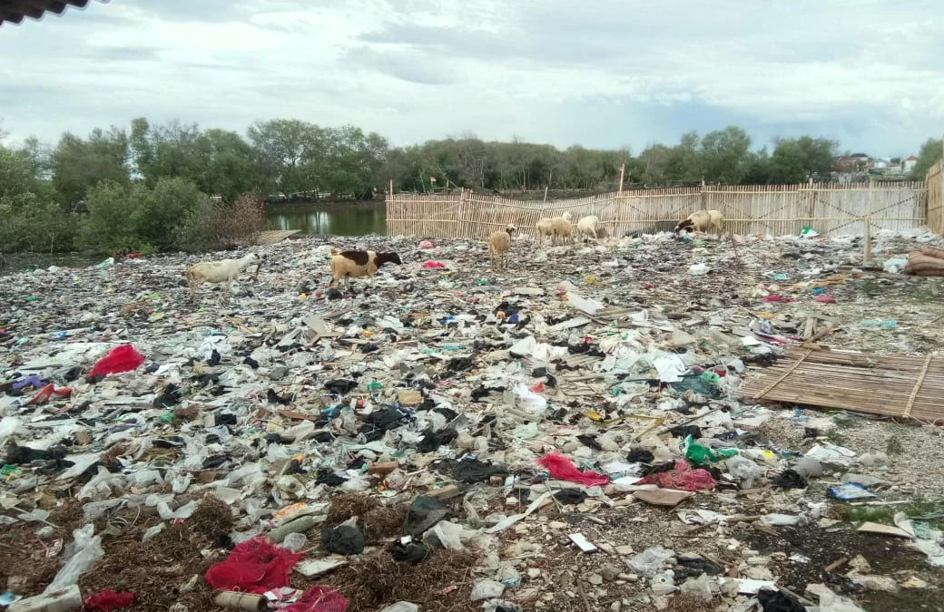Pemdes Ambulu Bingung Atasi Sampah Pemdes Ambulu Bingung Atasi Sampah