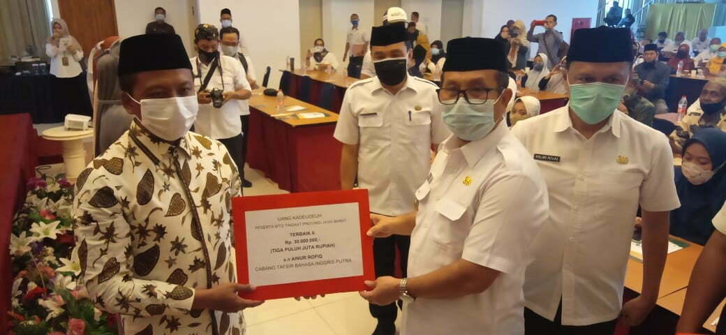Prestasi Melorot, Dapat Bonus Prestasi Melorot, Dapat Bonus