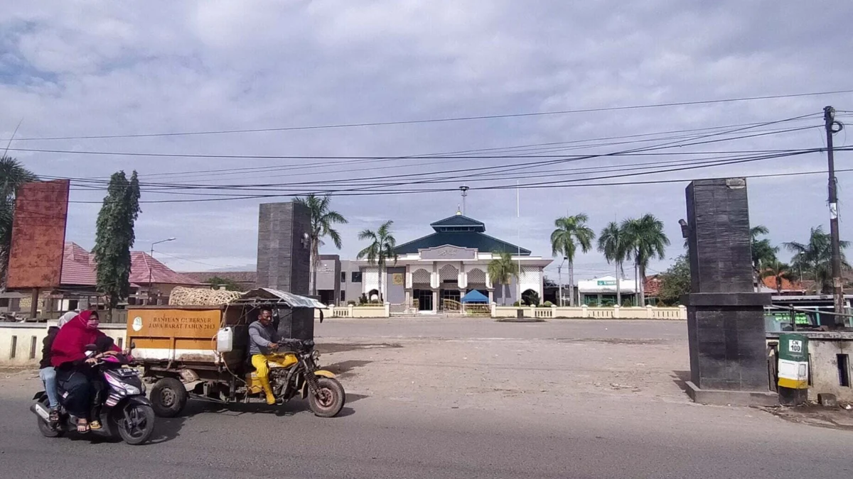 Alun-alun Masjid Ditutup Sementara