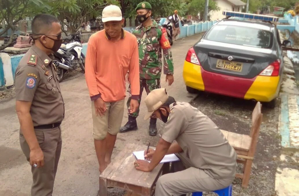 Gerebek Warga yang Tidak Bermasker