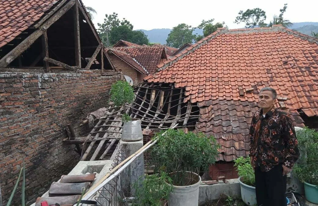 Pemkot Bongkar TPI Pesisir gempa-cipondok