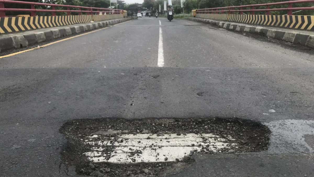 Lubang-lubang Baru Pantura Lubang-lubang Baru Pantura