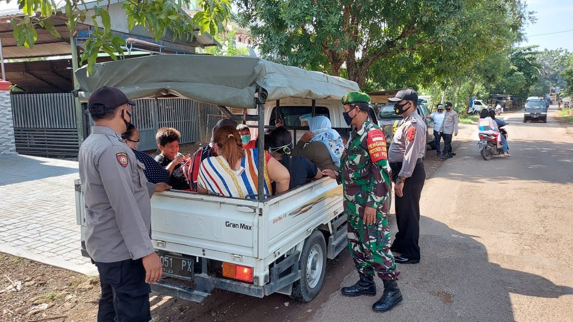 Polisi “Usir” Wisatawan Polisi “Usir” Wisatawan
