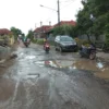 Jalan Hancur, Warga Ancam Tanam Pisang