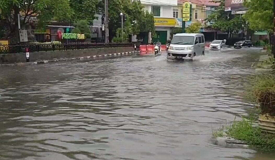 Jalan Protokol Terendam Banjir