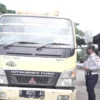 Truk Galian C  Rusak Jalan