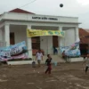 Balai Desa Cempaka Disegel Warga