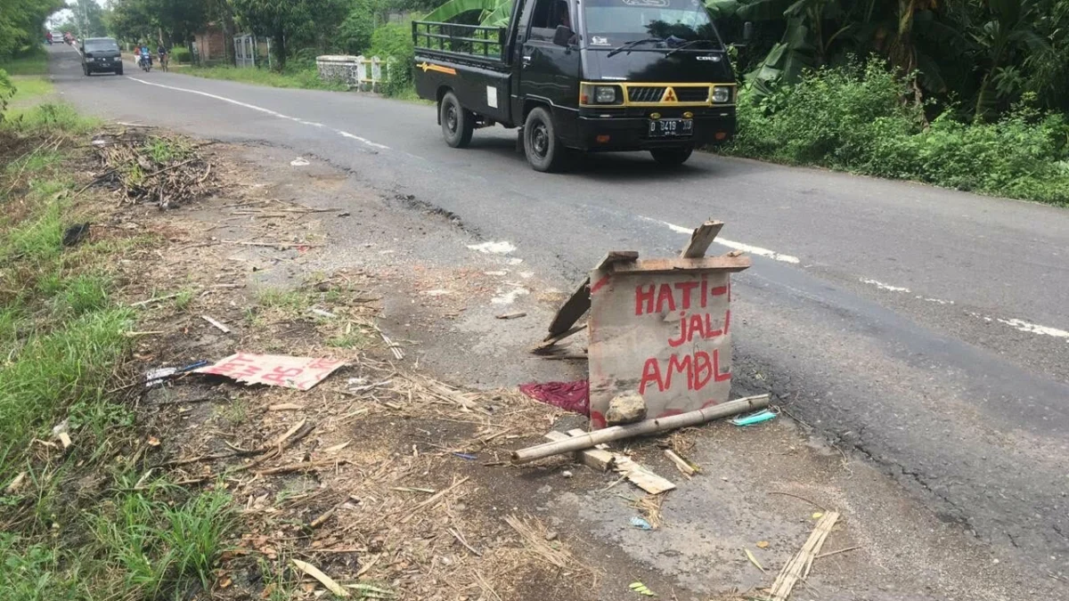 Harus Betonisasi untuk Jalur Pabuaran-Sindanglaut Harus Betonisasi untuk Jalur Pabuaran-Sindanglaut