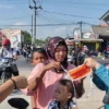 Peringati Hari Ibu, PKK Berbagi Masker