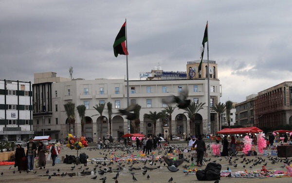 warga-berada-di-alun-alun-martir-di-tripoli-libya-kamis-1612020-foto-antara-fotoreutersismail-zitounynzdjo-13