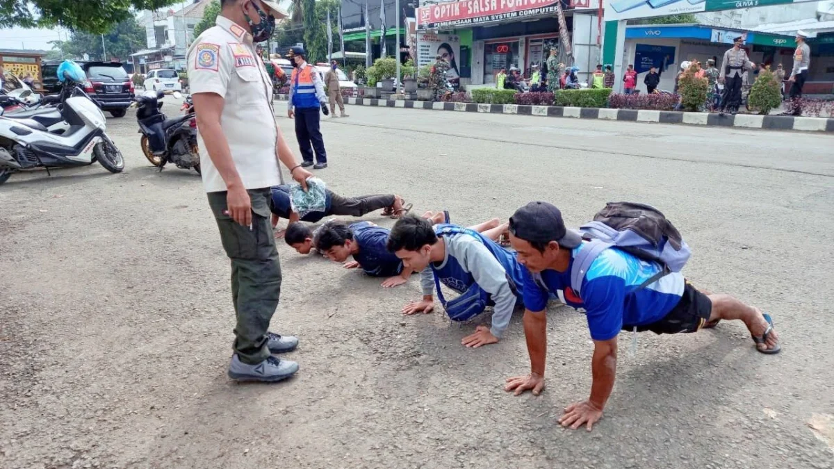 Masih Terjadi Pelanggaran Prokes Masih Terjadi Pelanggaran Prokes