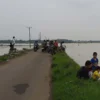 Banjir, Ramai-Ramai Mancing di Sawah