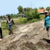 Jalan Menuju Pantai Tiris Rusak Parah