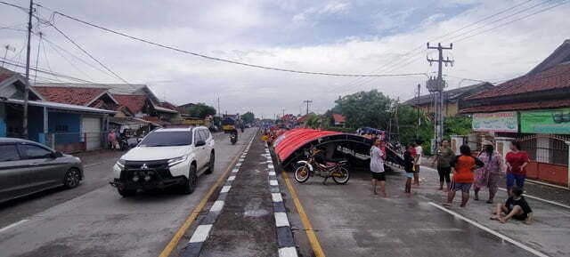 Cipancuh Aman, Lansia-Balita Bertahan di Pengungsian