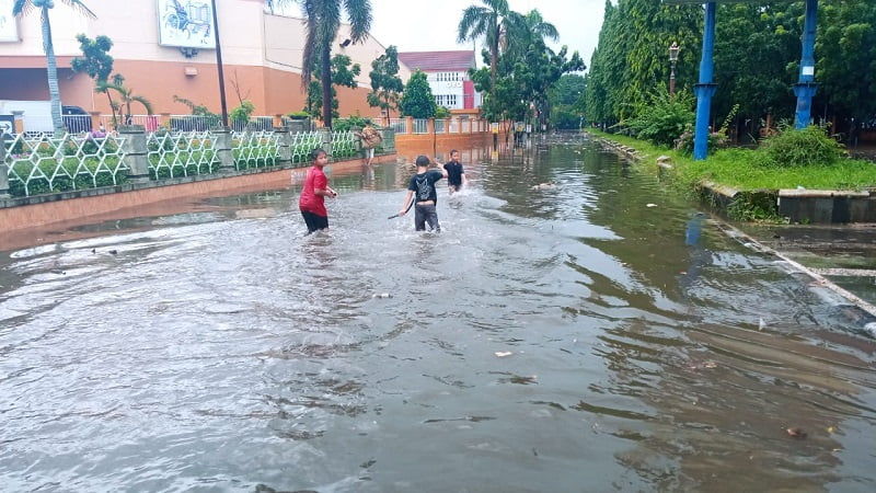 Hujan Deras, Ruas Jalan Tergenang