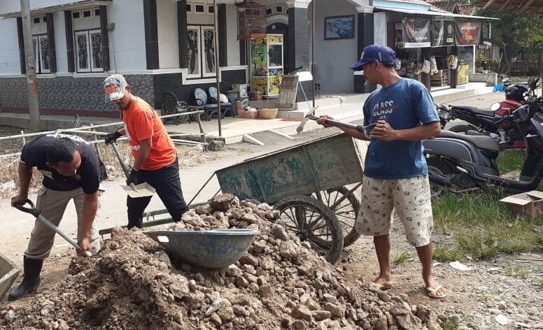 Jalan Ambles, Pemdes Lakukan Perbaikan