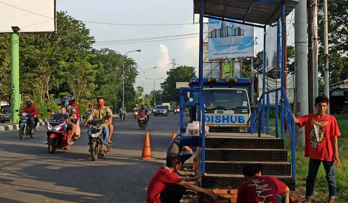 Lamban, Belum Juga Putuskan Tarif Lamban, Belum Juga Putuskan Tarif