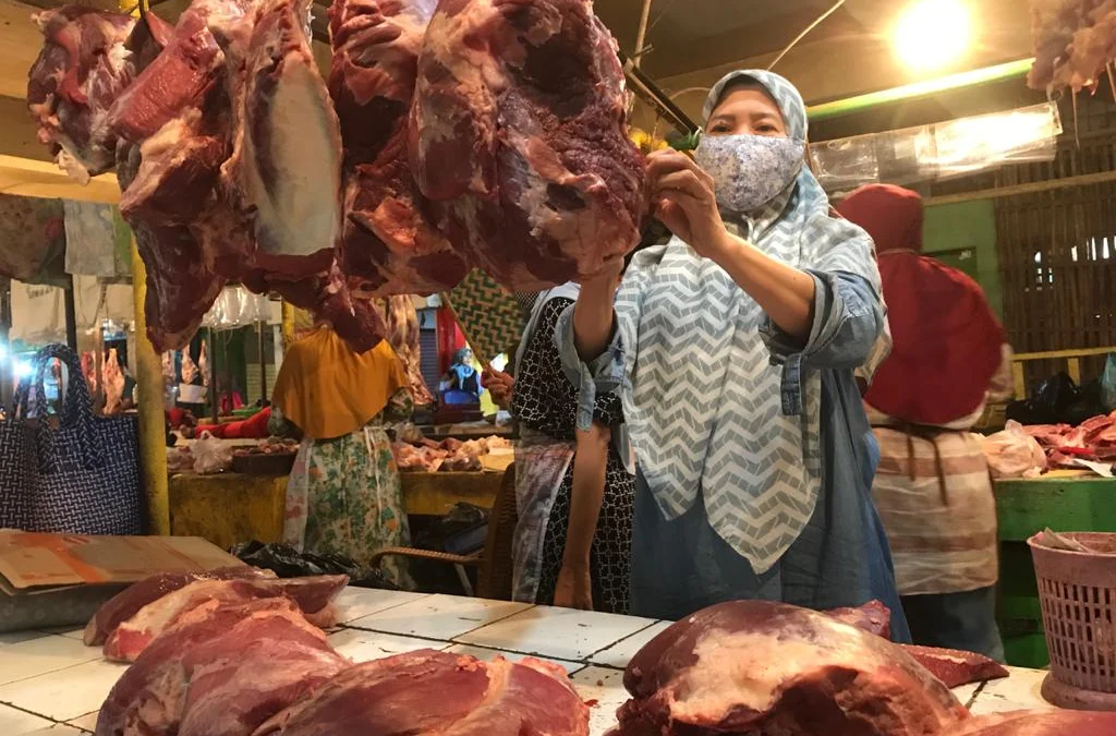 Omzet Pedagang Daging Turun