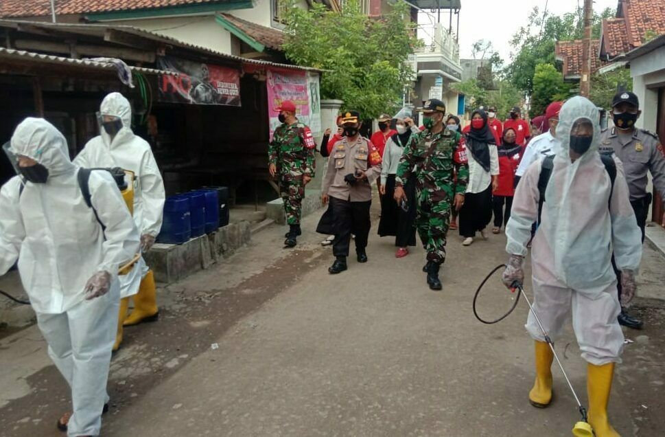 Covid-19 Melonjak, Gencarkan Penyemprotan Disinfektan