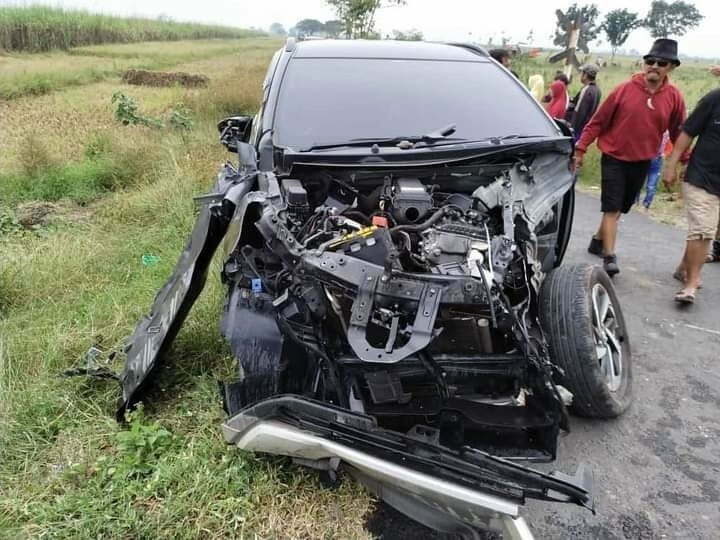 Mobil Tersambar Kereta, Sopir Selamat