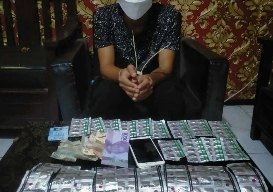 Polisi Ciduk Pengedar Obat di Hulubanteng