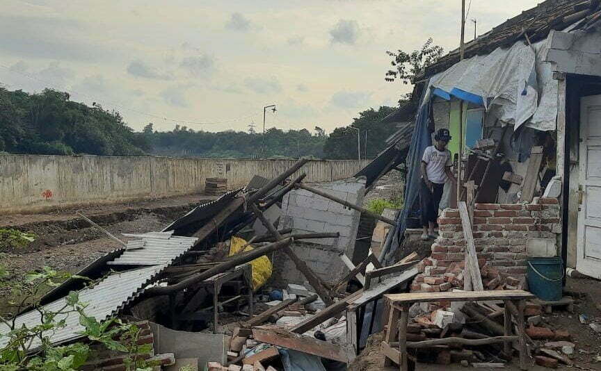 Akhirnya, Dua Rumah Ambruk