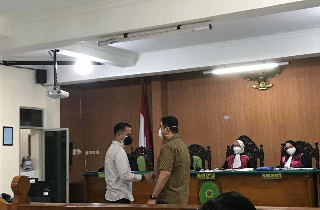 HR-DN Bermaafan di depan Majelis Hakim