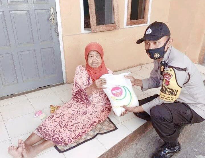 Door to Door Salurkan Paket Beras