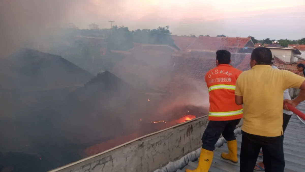 Gudang Toko Bangunan Dilalap Api