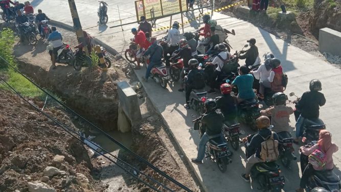 Nekat Terobos Jalur Underpass